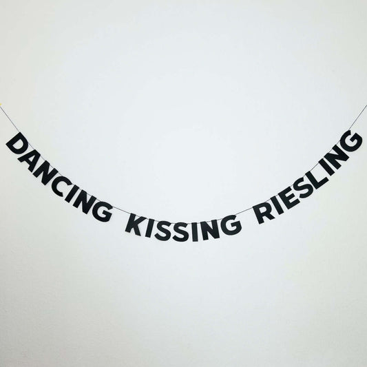 DANCING KISSING RIESLING